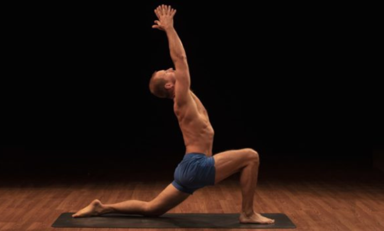 how-to-do-anjaneyasana-(crescent-lunge)