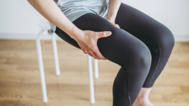 got-hip-or-knee-pain?-these-it-band-stretches-can-help