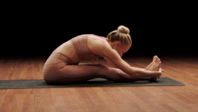 how-to-do-seated-forward-bend-in-yoga-(paschimottanasana)